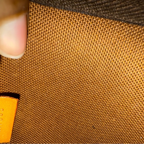 Louis Vuitton Monogram Pochette - Picture 4 of 6